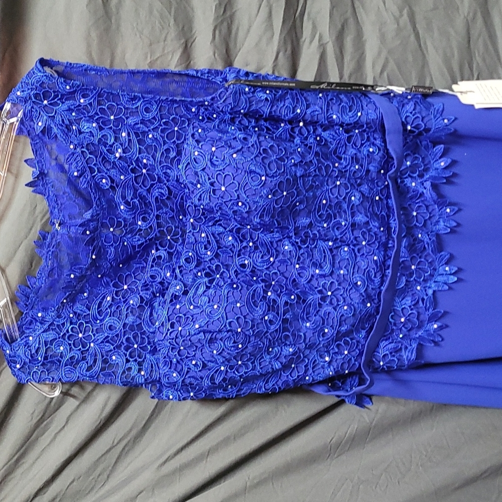 Dress - Picture 2 of 7